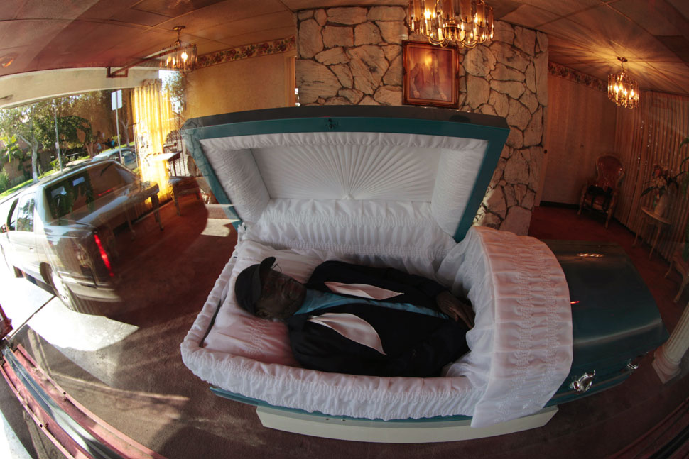 Drivethru funeral parlor "It's a convenience thing." / Boing Boing