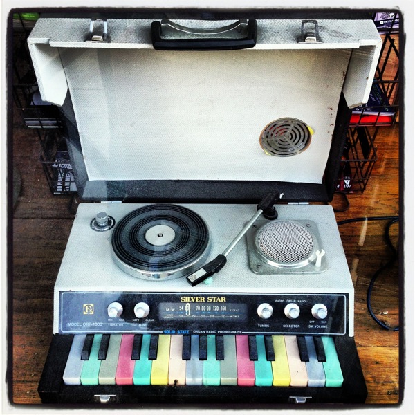 Portable organ, radio, phonograph from 1976 / Boing Boing