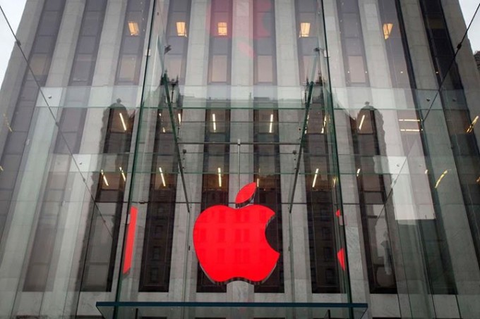 The Apple logo is illuminated in red at the Apple Store on 5th Avenue to mark World AIDS Day, in the Manhattan borough of New York December 1, 2014. [Reuters]
