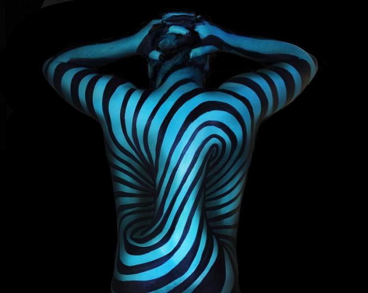 Illusion-2-Body-Painting-Natalie-Fletcher