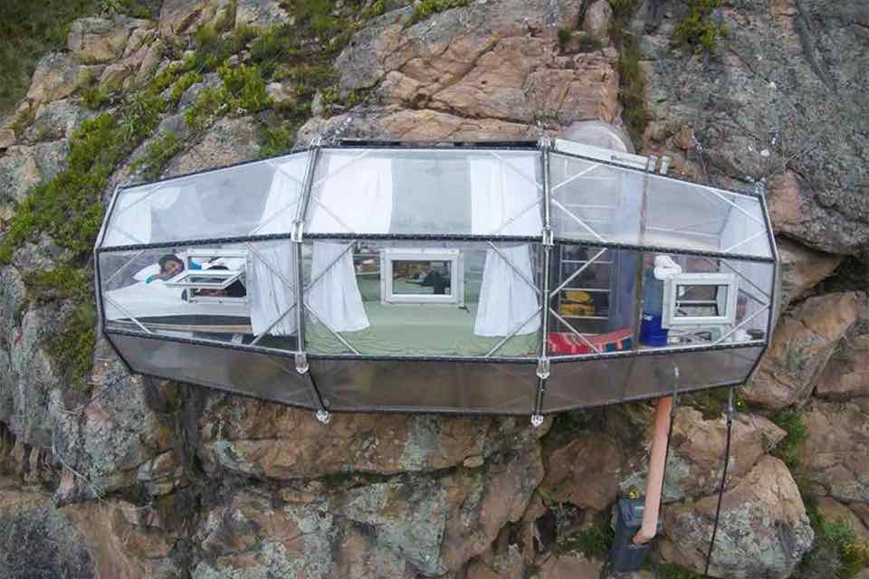 Transparent hotel room hanging from side of mountain / Boing Boing