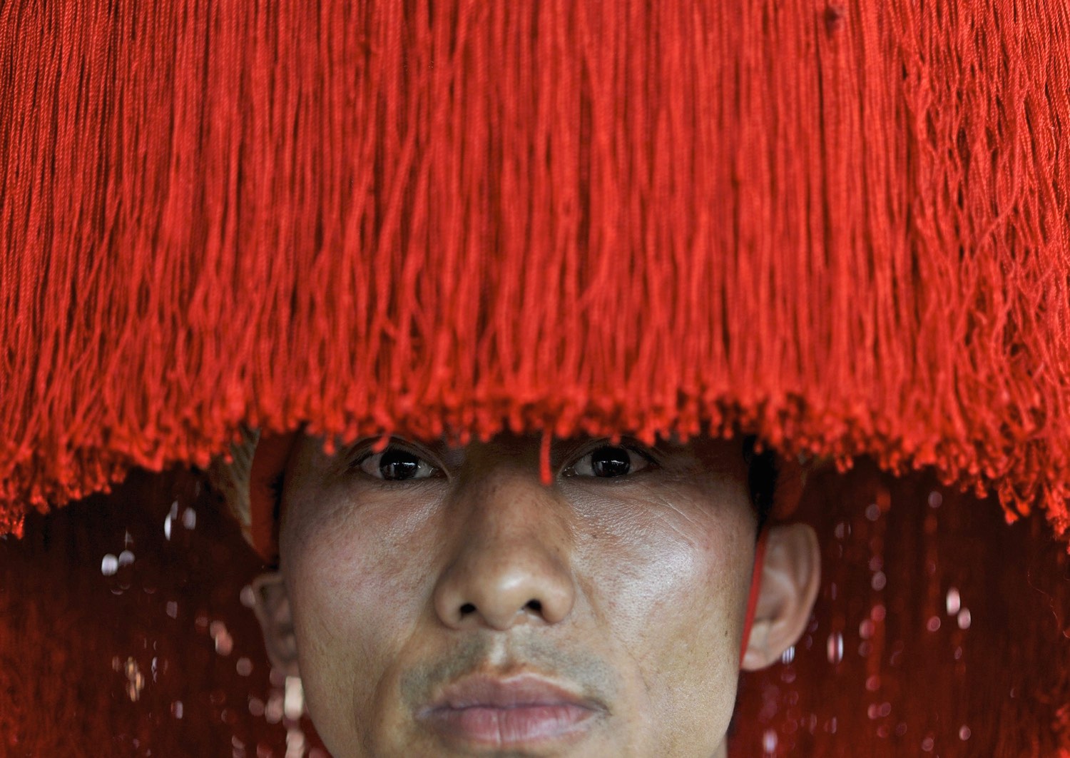 A Tibetan exile, wearing a traditional headdress, attends the Jangchup Lamrim teachings conducted by the exiled Tibetan spiritual leader the Dalai Lama (unseen) at the Gaden Jangtse Thoesam Norling Monastery at Mundgod in the southern Indian state of Karnataka December 26, 2014. REUTERS/Abhishek N. Chinnappa (INDIA - Tags: RELIGION SOCIETY TPX IMAGES OF THE DAY) - RTR4JAMX