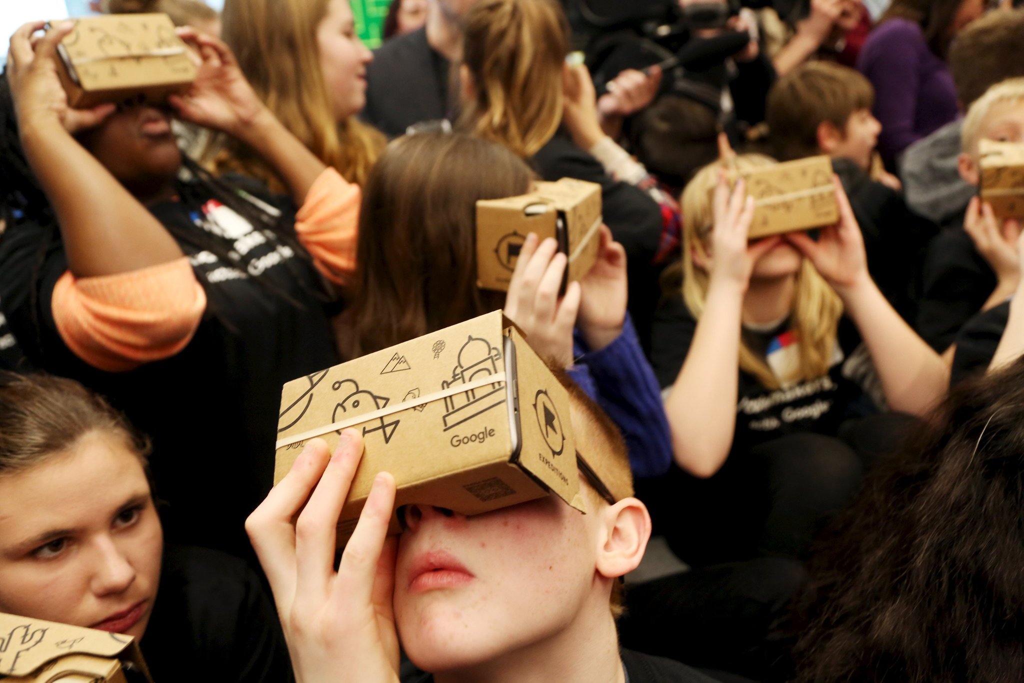 Students used Google Cardboard virtual reality viewers to “tour” Canada’s Parliament at an event in January, 2015. Photo: Reuters