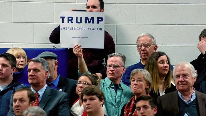 Sign_at_Donald_Trump_rally_2015.jpg