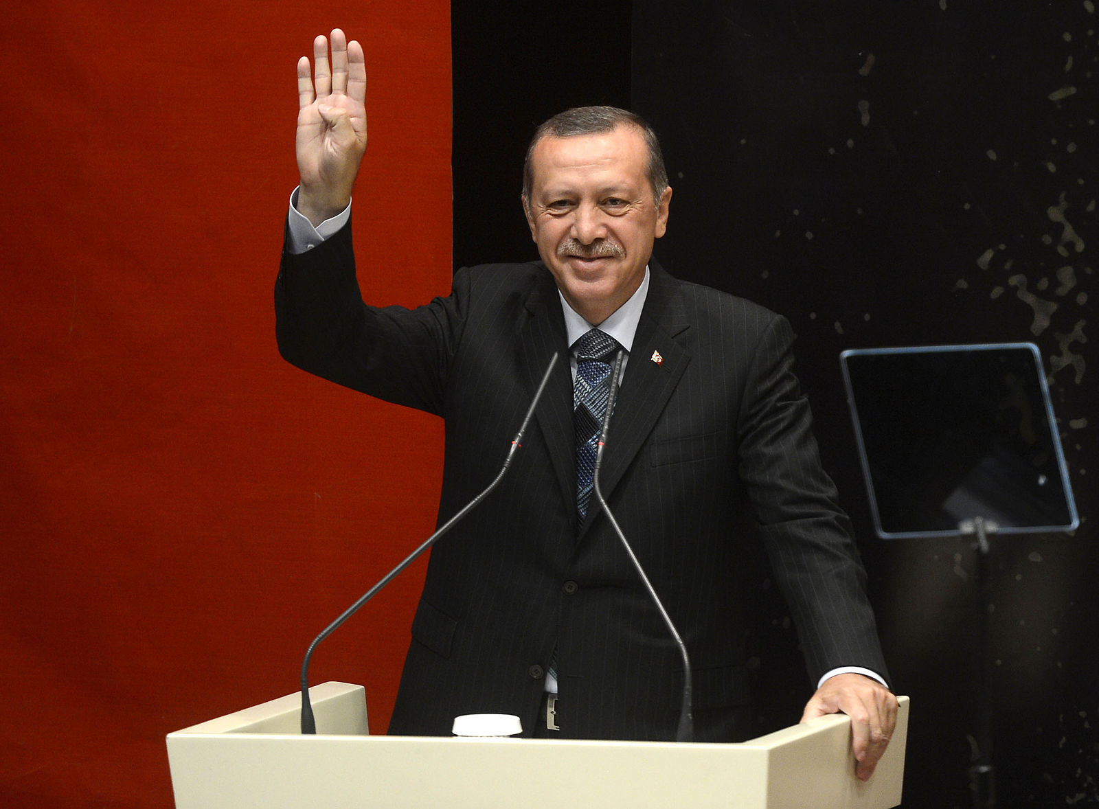 Erdogan_gesturing_Rabia-1.jpg