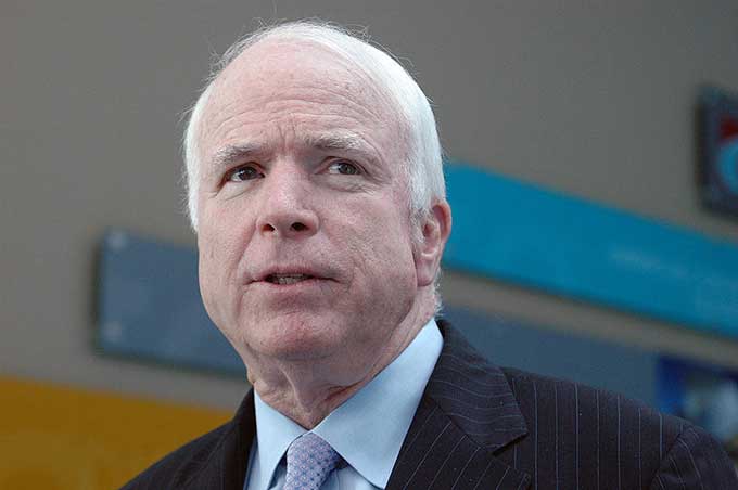 800px-John_McCain_-_Guard_Association_of