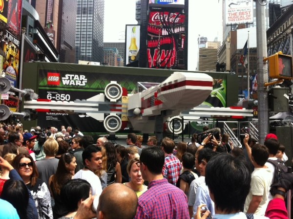 World's Largest Lego Sculpture: 5.3 Million-brick X-Wing Starfighter ...