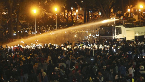 taiwan-water-cannon-600x339.jpg