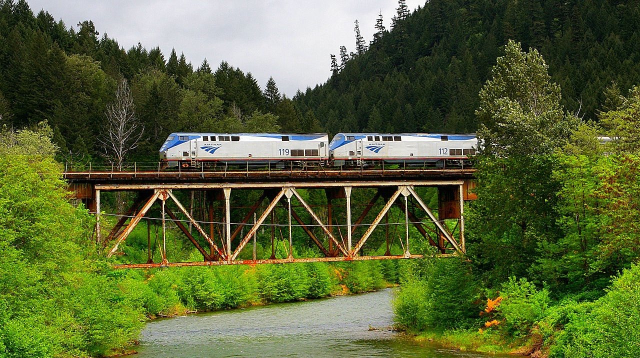 what it's like to take a 36-hour sleeper train from la to seattle