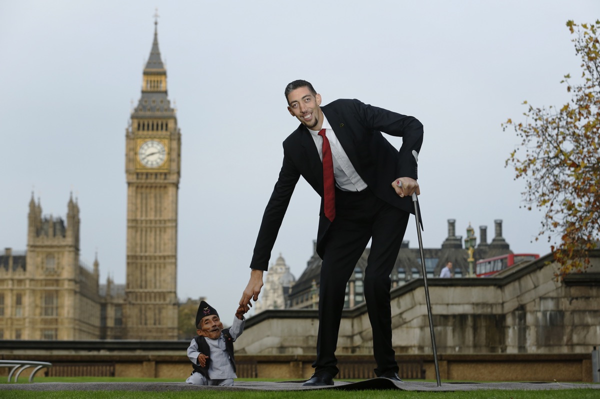 The world's shortest man Chandra Bahadur Dangi greets the tallest ...