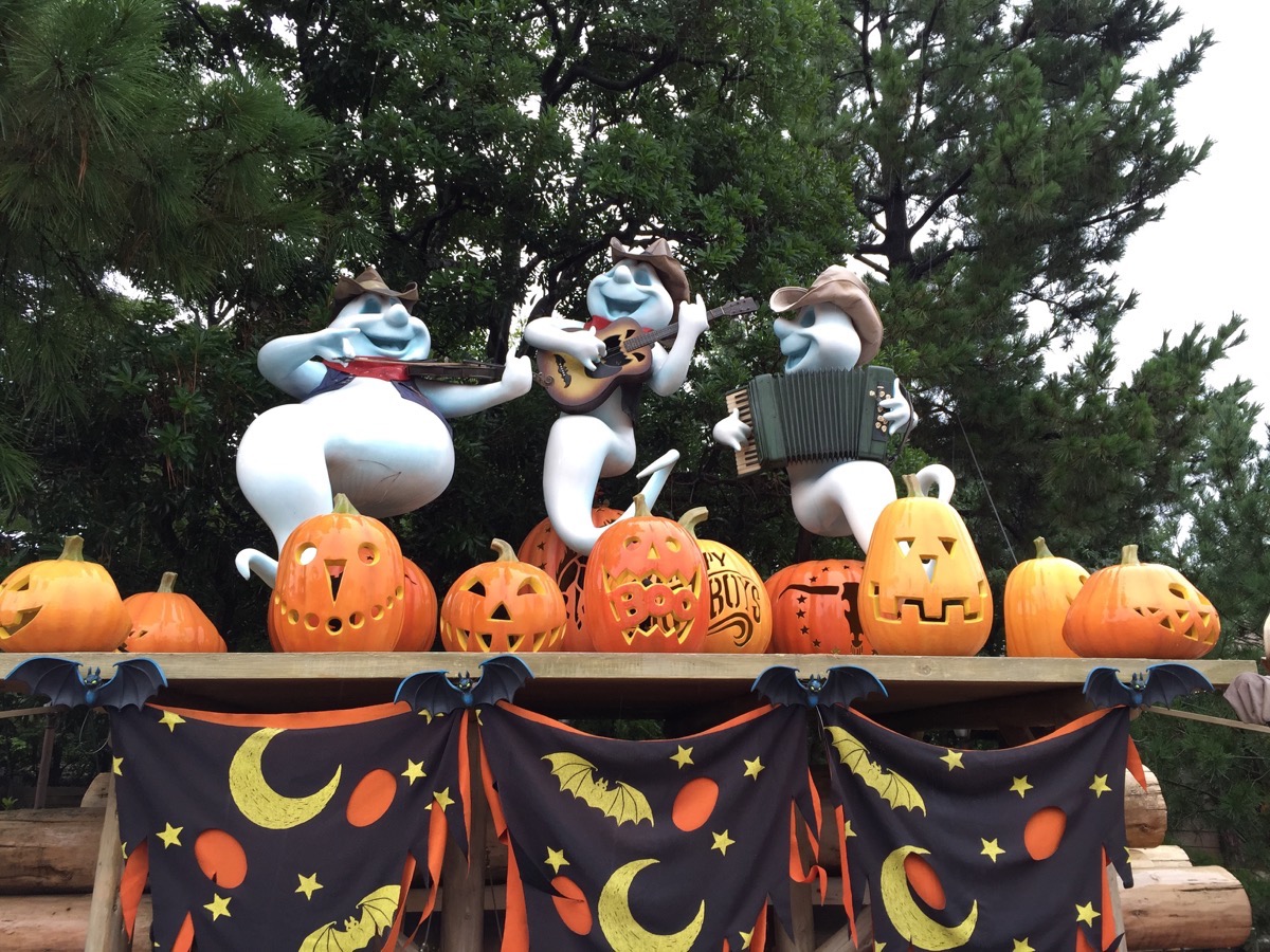 And of course Tokyo Disneyland has its own Halloween thing going on which trumps anything done in the U.S. parks (and its all free with admissionno extra purchase hard ticket events).