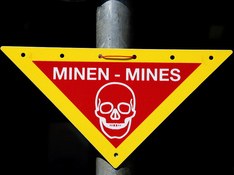 800px-Mines_warning_sign (1)
