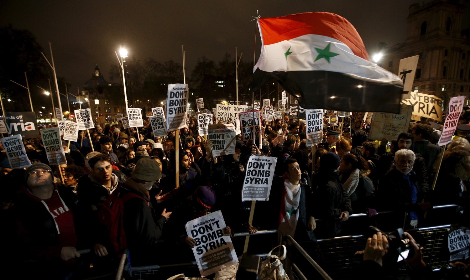 Anti-war protesters demonstrate outside UK  Parliament in London, Dec. 2, 2015. REUTERS