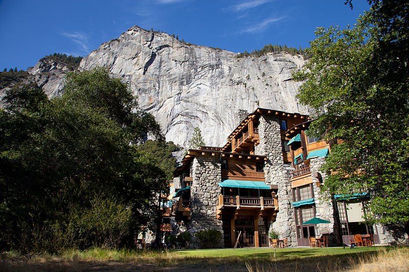 800px-Ahwahnee_Hotel-3