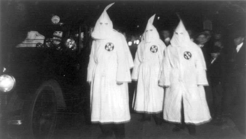 800px-Ku_Klux_Klan_Virgina_1922_Parade