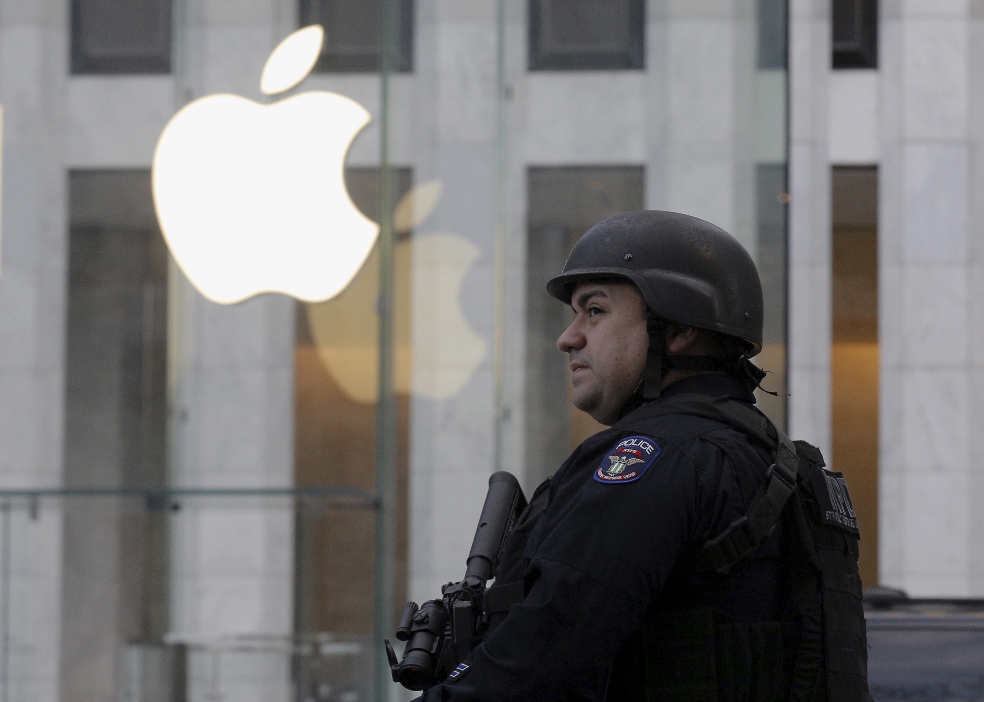 NYPD officer across the street from Apple's 5th Ave. store, NYC, March 11, 2016. REUTERS
