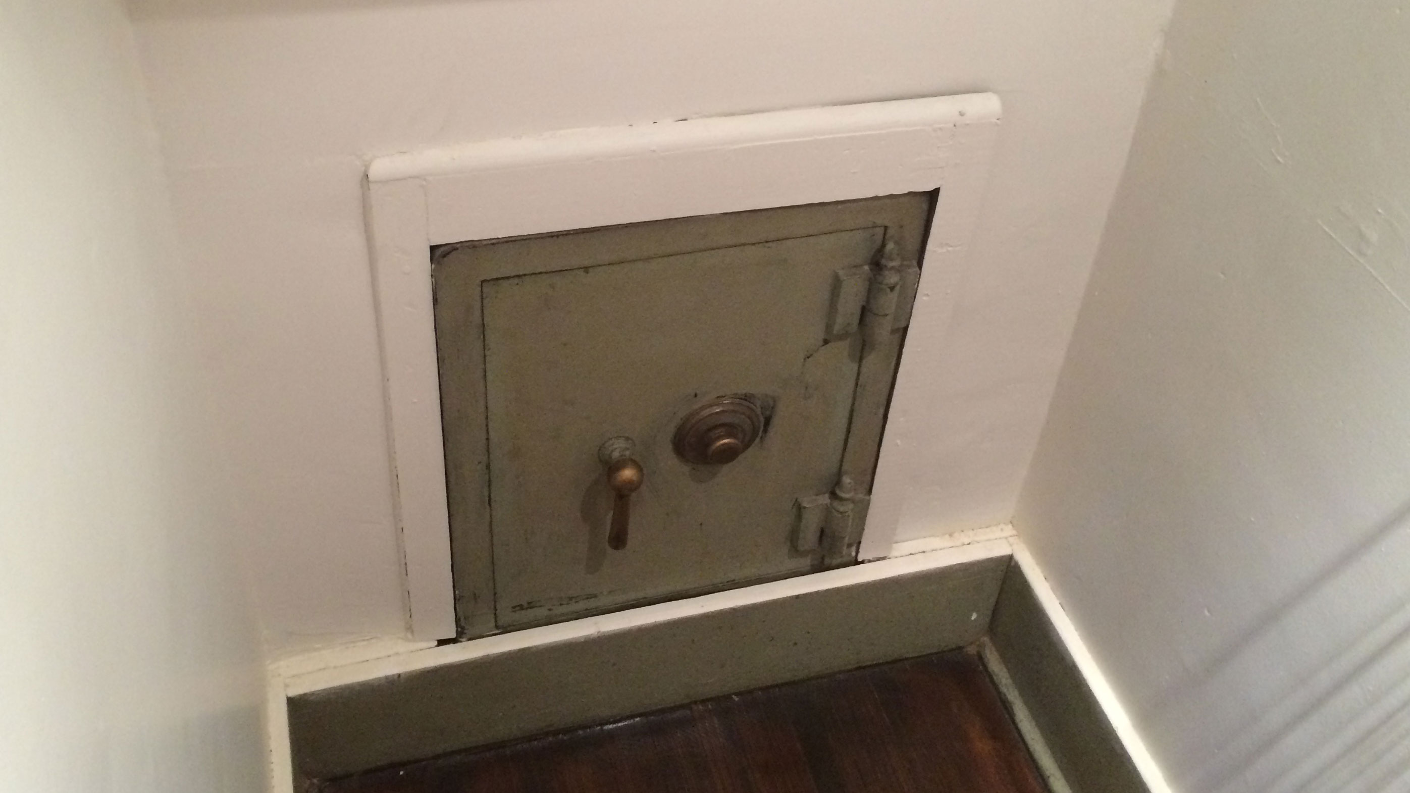 i found a locked safe hidden at the back of a closet in my new house