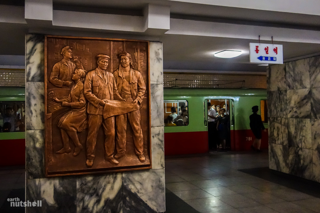 33-pyongyang-metro-bronze-plaque-tongil