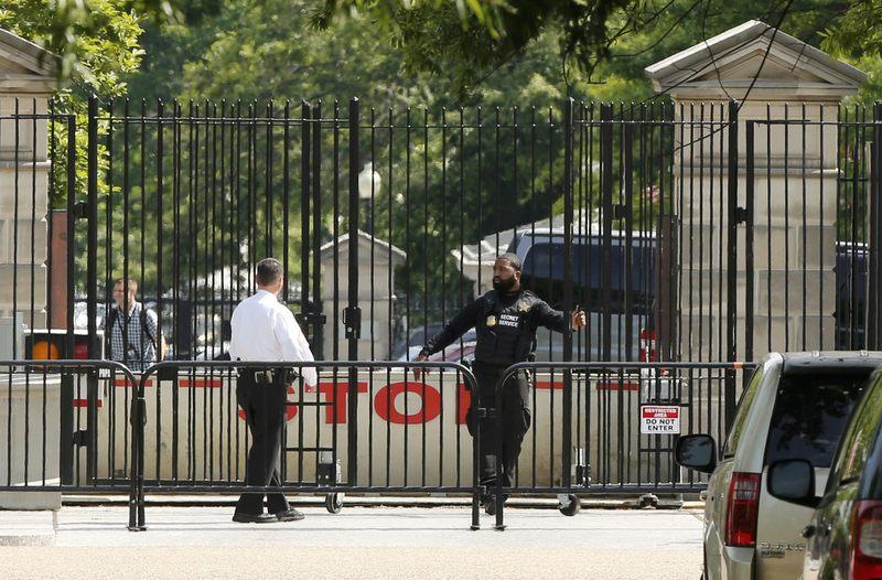 Police secure a location after a shooting near the White House in Washington DC, U.S. May 20, 2016.   REUTERS/Jonathan Ernst