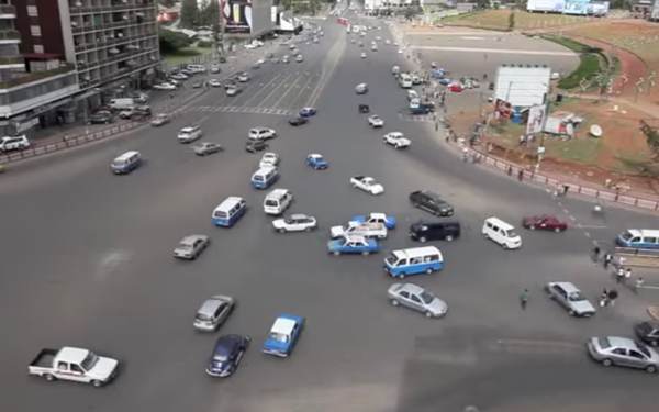 Rideshare San Francisco >> Controlled chaos in Ethiopia intersection / Boing Boing Rideshare San Francisco >> Controlled chaos in Ethiopia intersection / Boing Boing