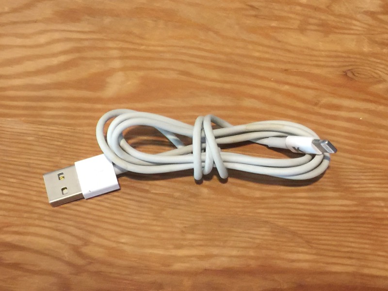 How I wrap earbud and charger cables so they don't get tangled / Boing