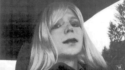 Chelsea_Manning_with_wig