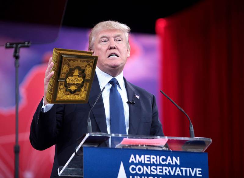 Image of Trump (before adding German Bible): : Wikipedia/Gage Skidmore