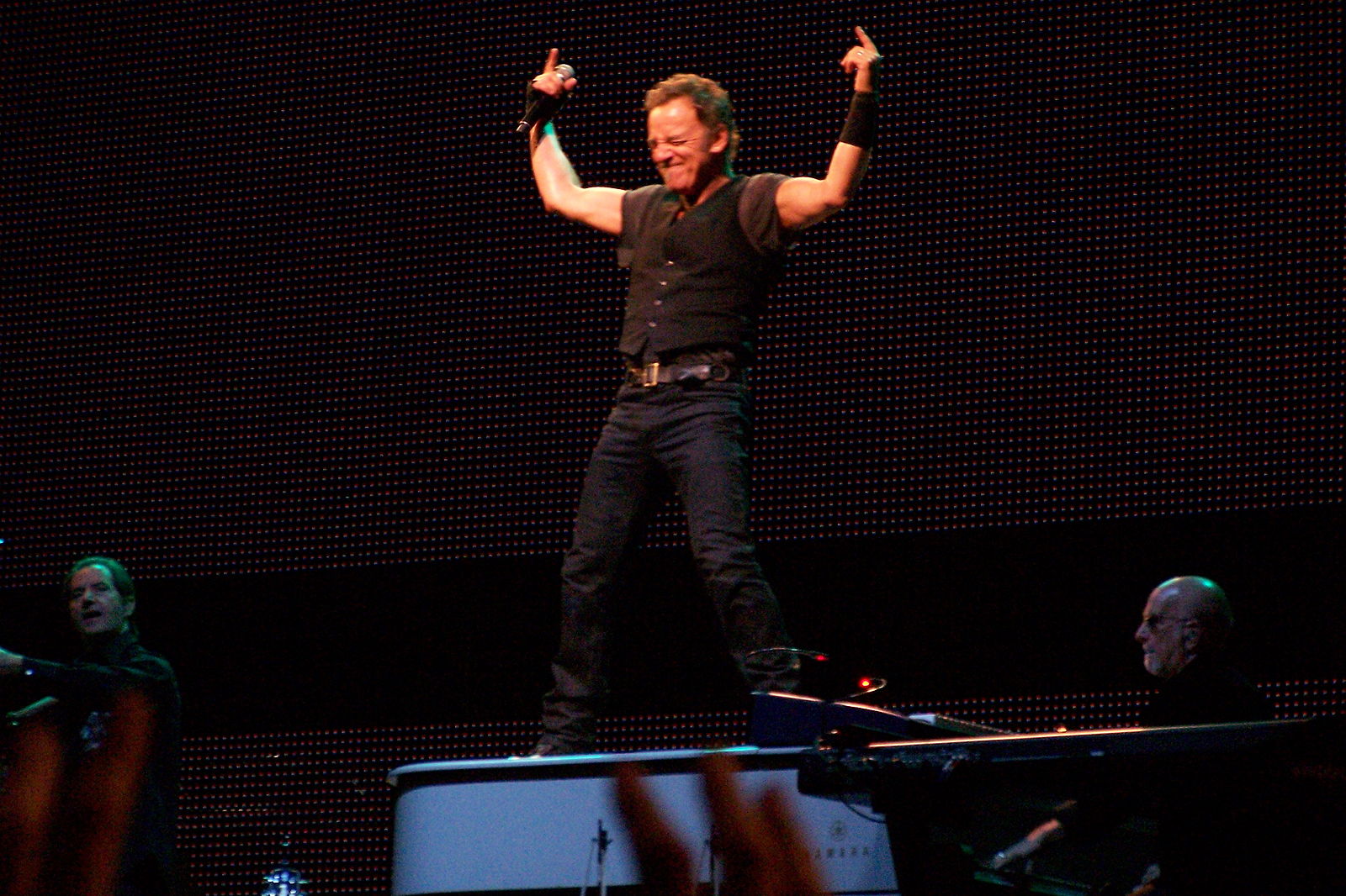 bruce_springsteen_victory_pose