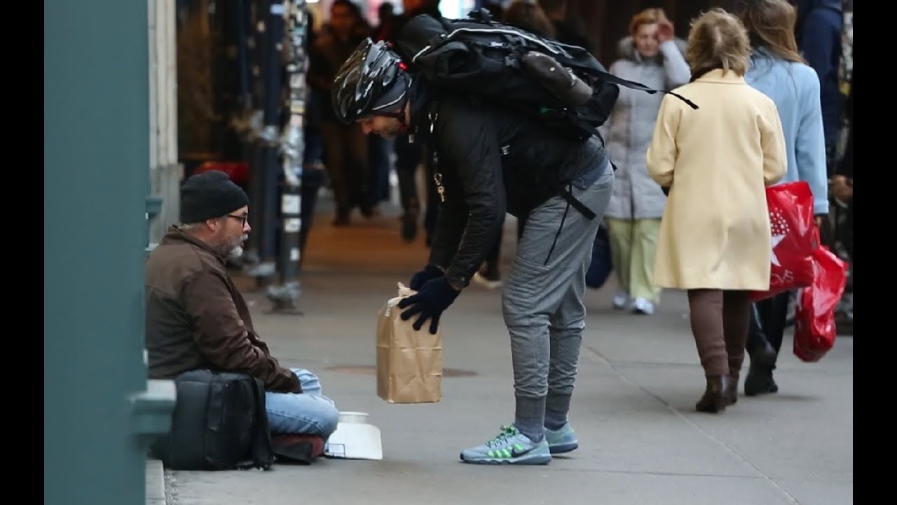 Guy shipped gifts to homeless people / Boing Boing