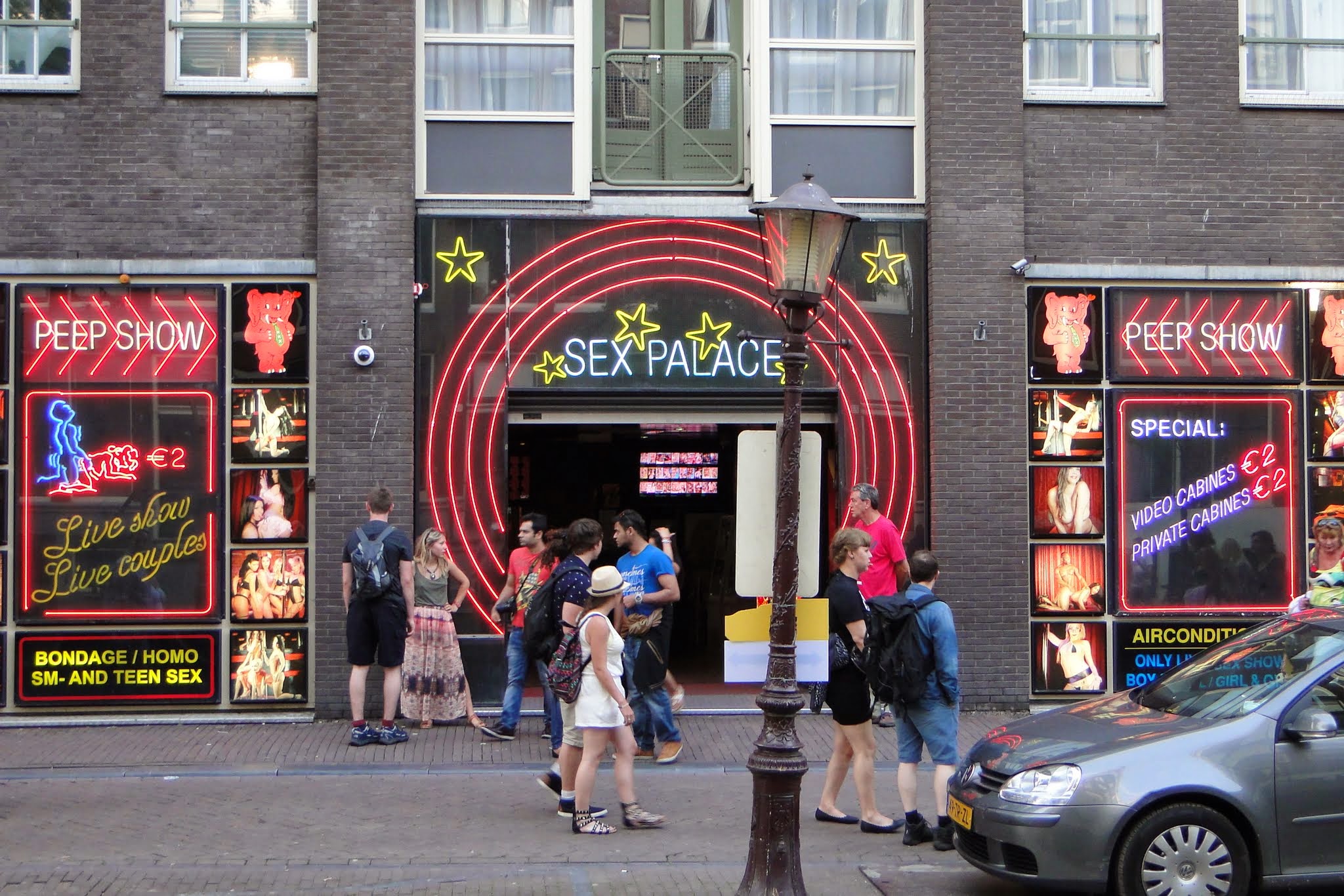 Sex_theater_in_Amsterdam_red_light_distr