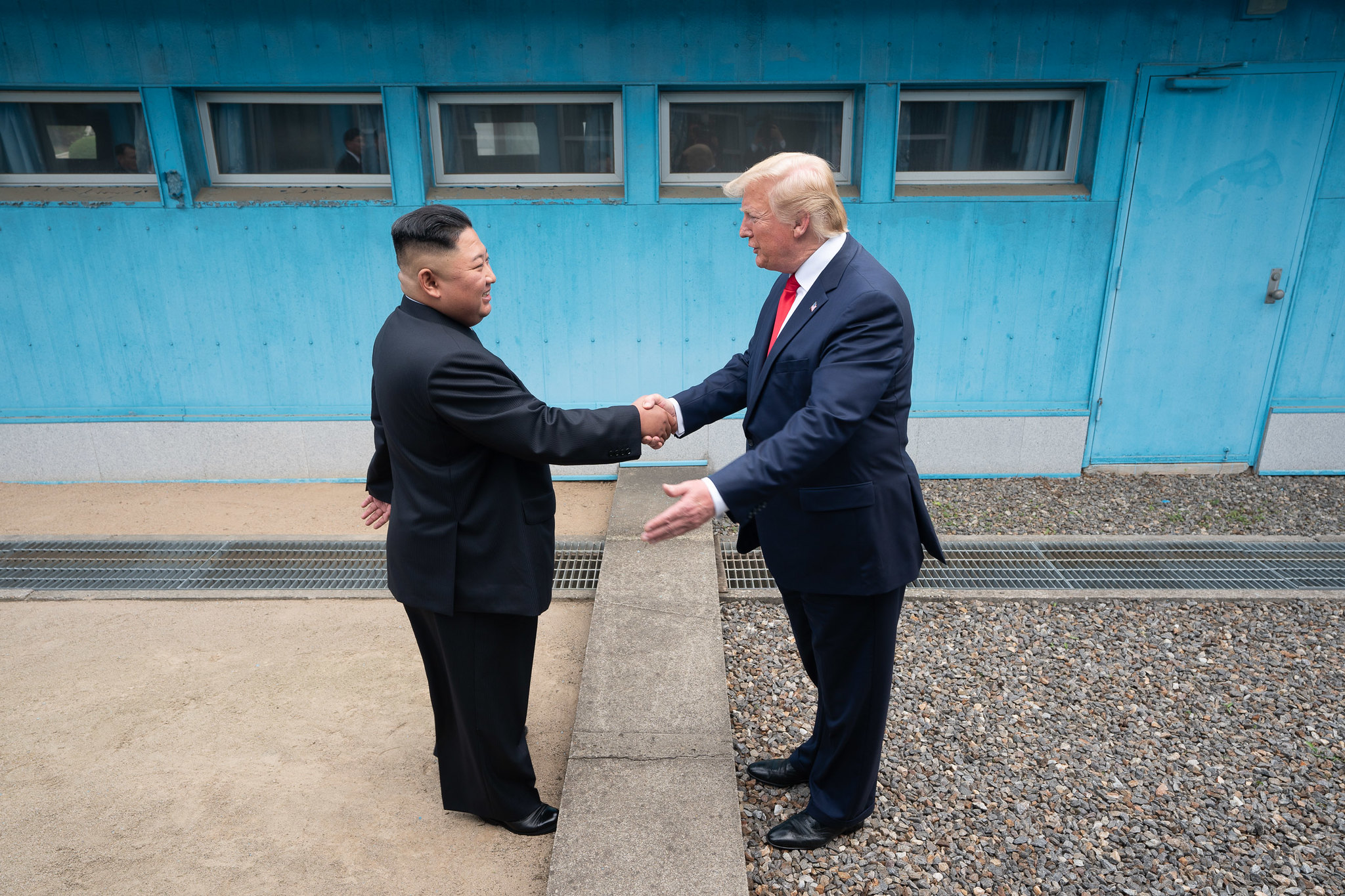 Here's The Official Trump-Kim Photo On North Korea Line Of Demarcation ...