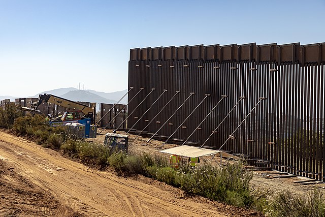 Smugglers are sawing through Trump's border wall with a ...