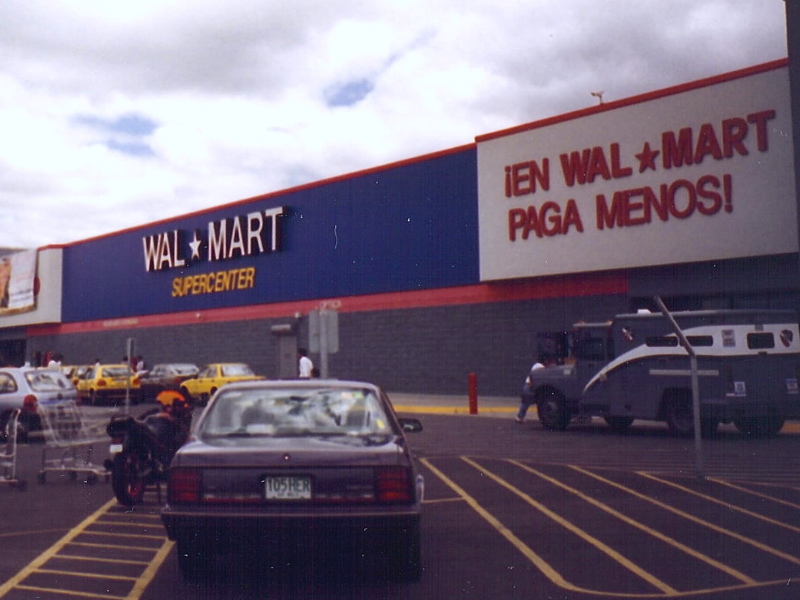 Mexican Walmart employees strike to demand wages / Boing Boing